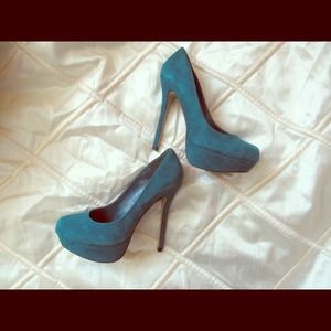 Turquoise pumps