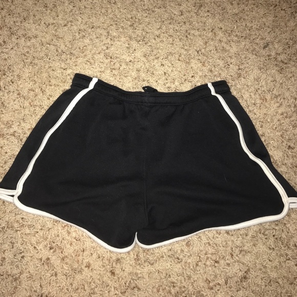 Under Armour Heat Gear shorts - Picture 3 of 4