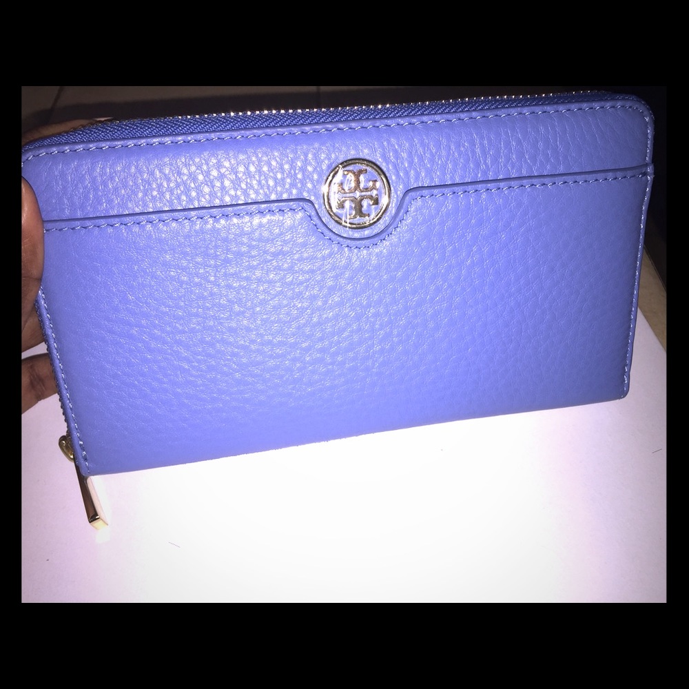 NWOT ToryBurch Landon leather wallet ,super cute !