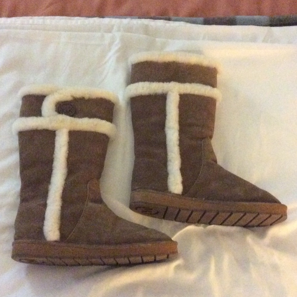 Michael Kors Fur lined boots. Excellent condition.