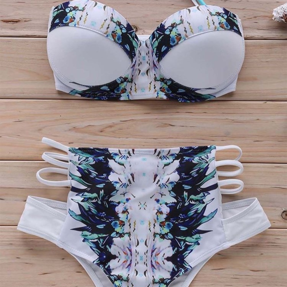 Two piece bikini set