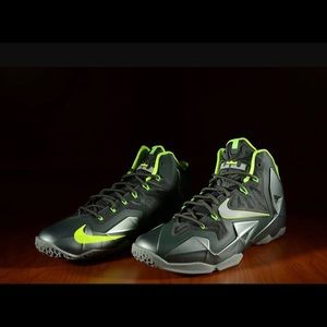 Like new Lebron James soldier 11's men's size 12