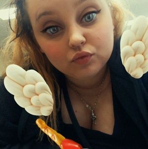 Meet your Posher, Brooke