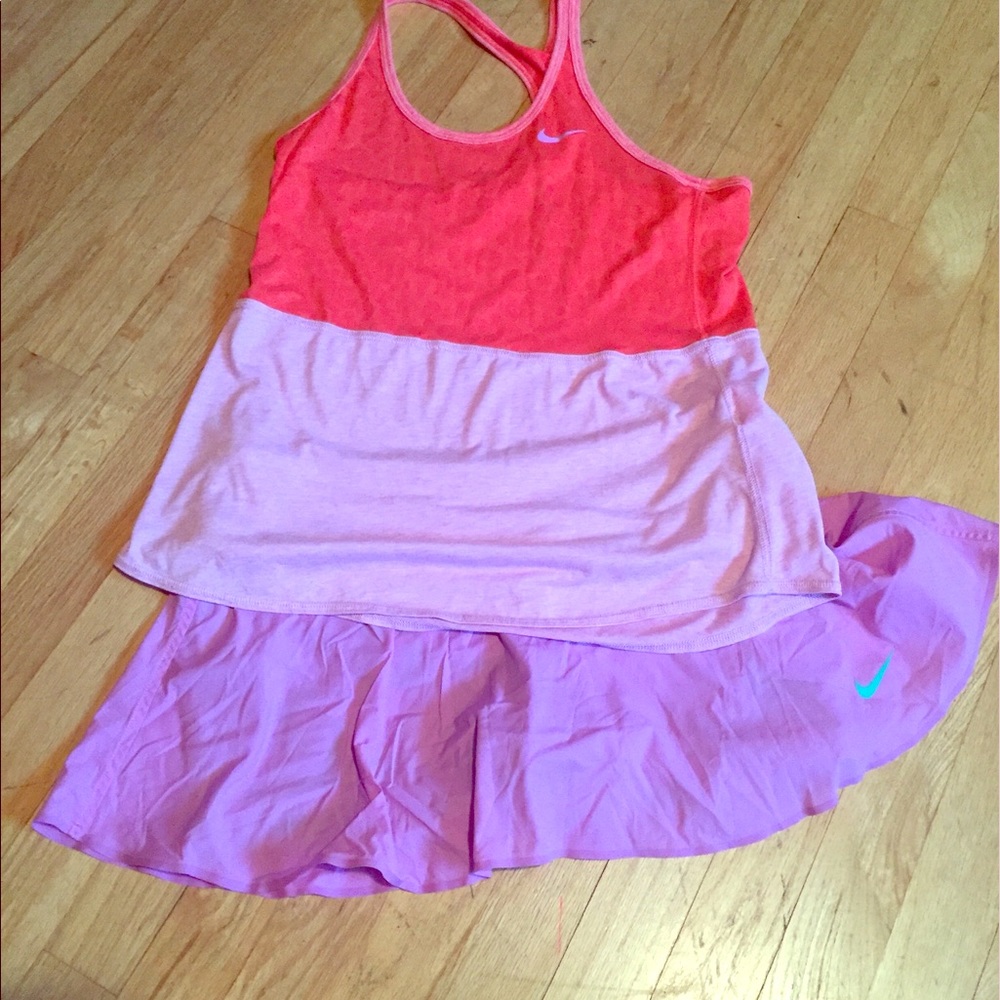 Tennis top - Picture 1 of 5