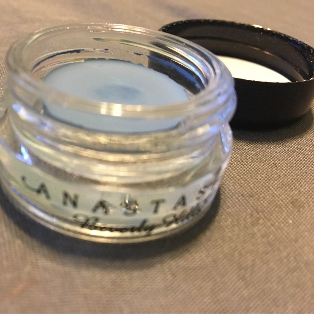 Anastasia Beverly Hills creme color. OCEAN