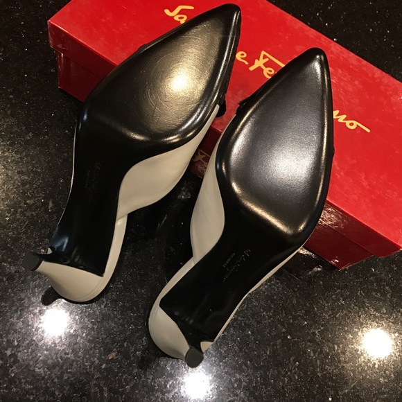 Brand new Salvatore Ferragamo, size 7 D - Picture 3 of 5