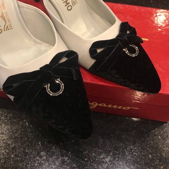 Brand new Salvatore Ferragamo, size 7 D - Picture 4 of 5