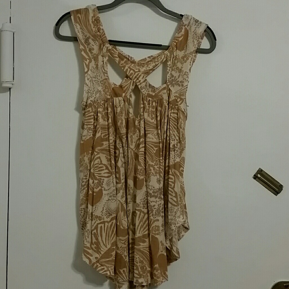 Free People tank top w/ detailed neck line size M
