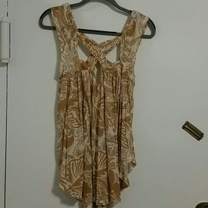 Free People tank top w/ detailed neck line size M