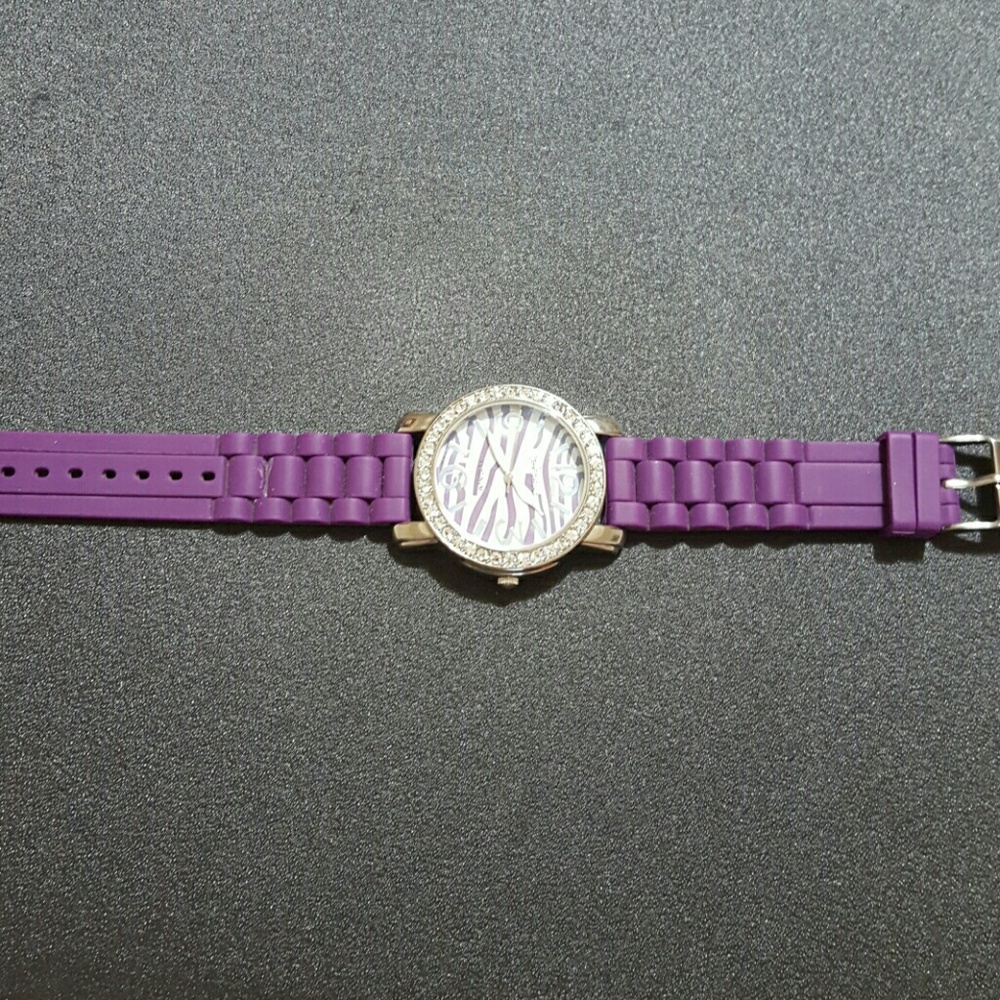 Purple Silicon Strap Watch. - Picture 2 of 4