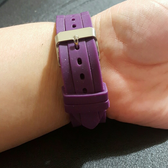 Purple Silicon Strap Watch. - Picture 4 of 4
