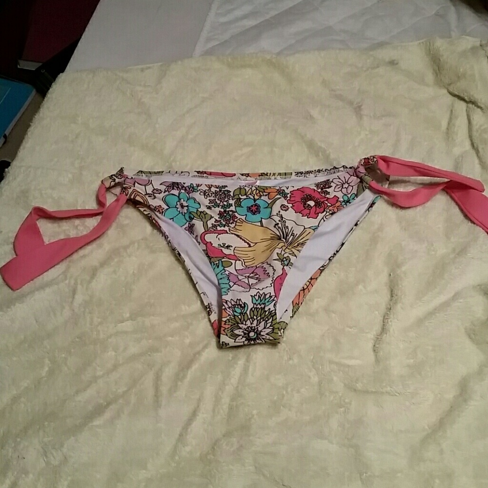 Amazing Lace bikini bottom! Size M