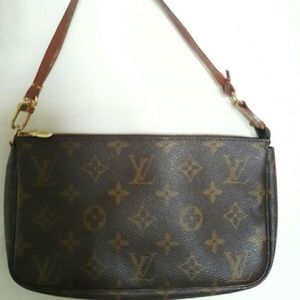 LV pouchette