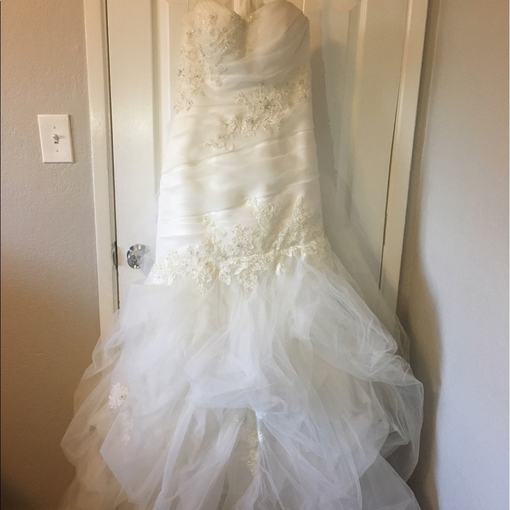 Wedding Dress - Picture 3 of 6