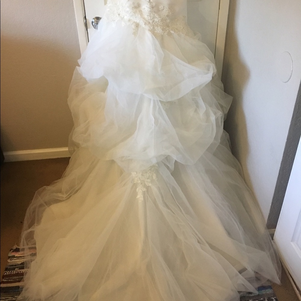 Wedding Dress - Picture 4 of 6