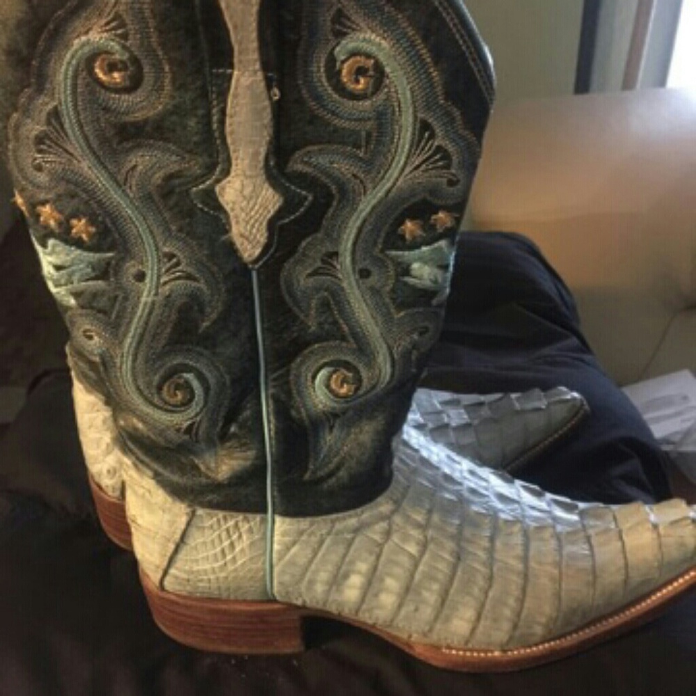 Boots - Picture 3 of 4