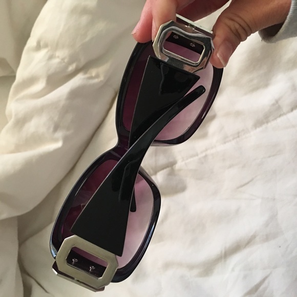 ✨SUNGLASSES✨ - Picture 2 of 4