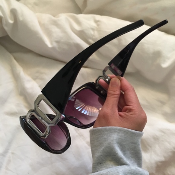 ✨SUNGLASSES✨ - Picture 3 of 4