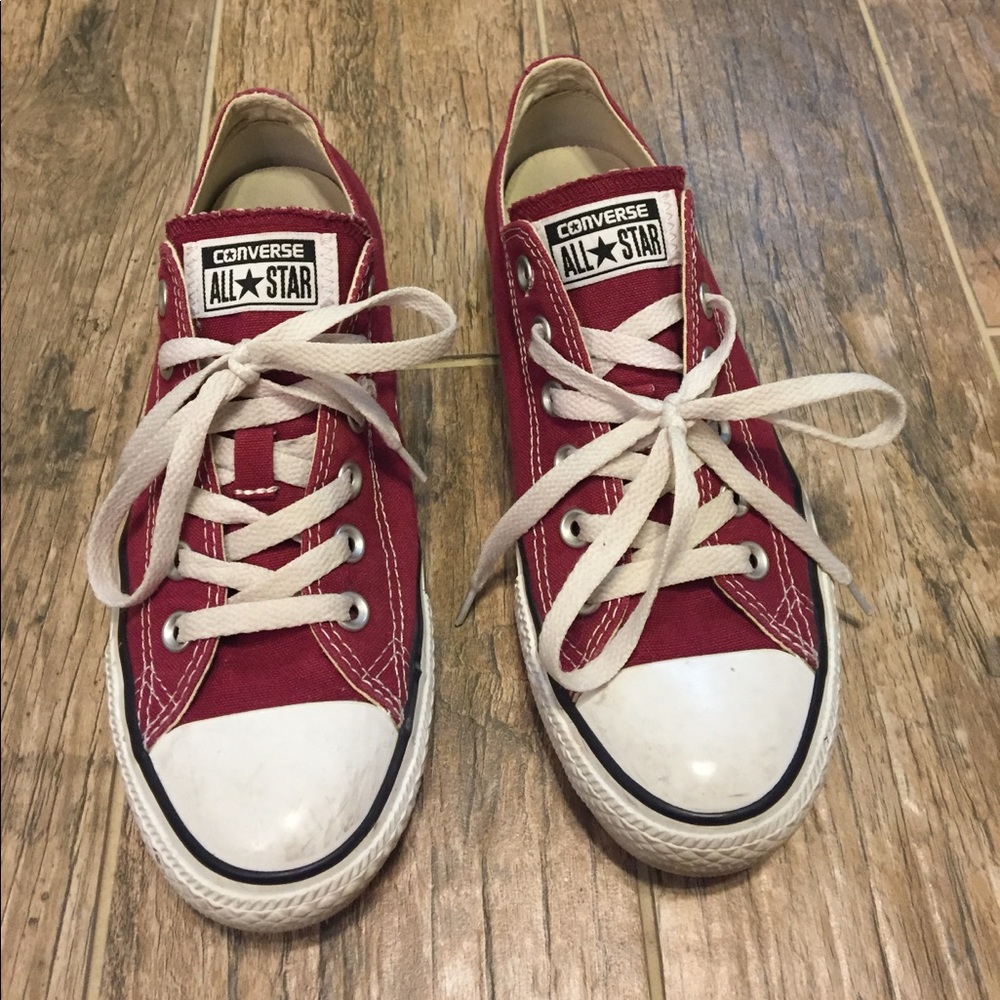 MAROON LOW TOP CONVERSE!!!!