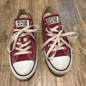 MAROON LOW TOP CONVERSE!!!!