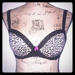 🌺 Pink Victoria's Secret bra