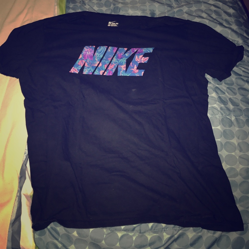 Nike Men's T-shirt From a pet and smoke free home