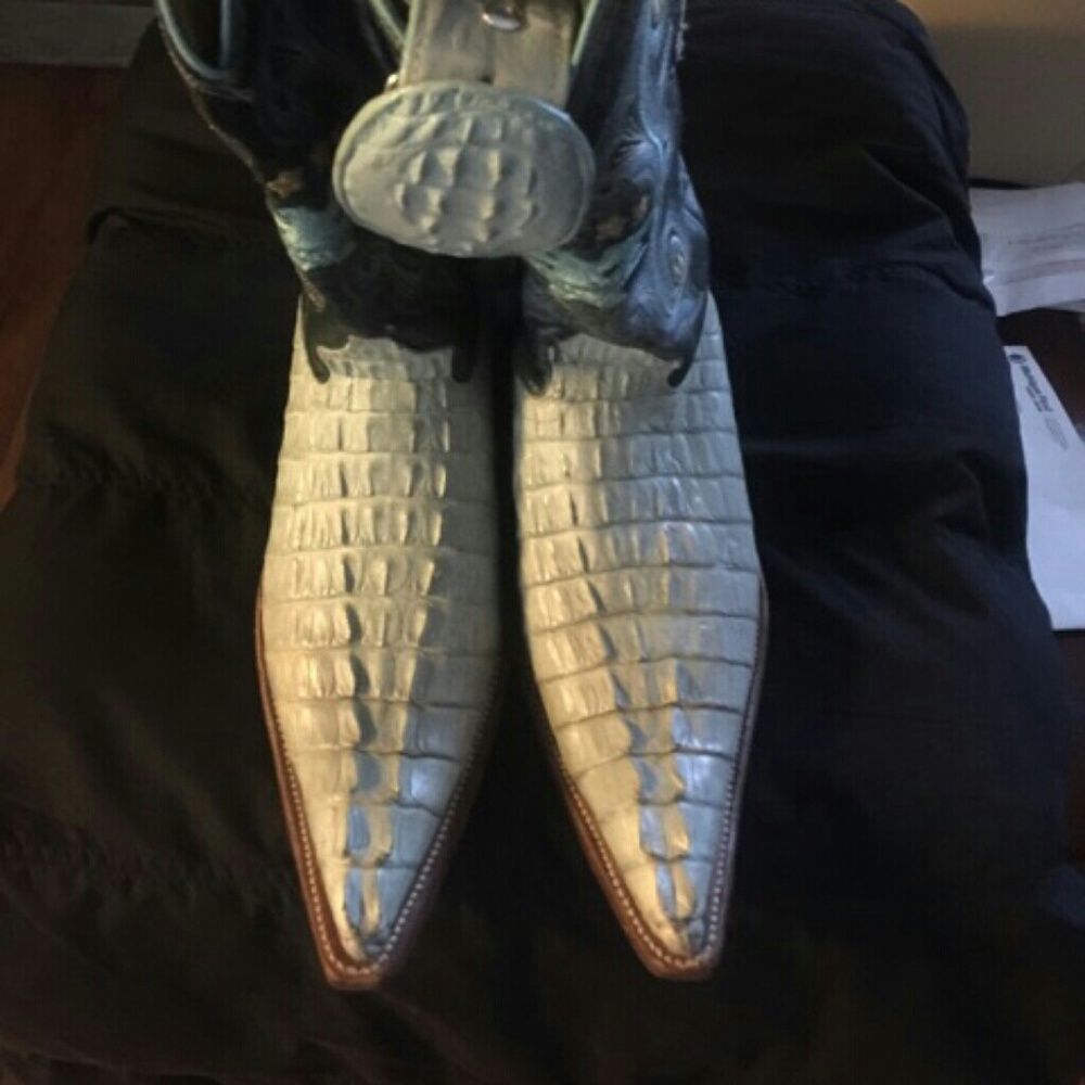 Boots - Picture 4 of 4