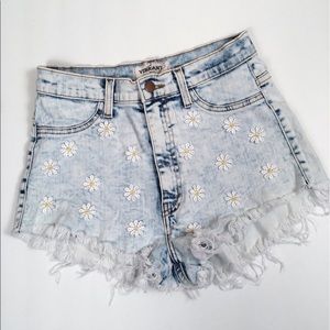 Vibrant High Waisted Denim Shorts Daisy Appliqué M