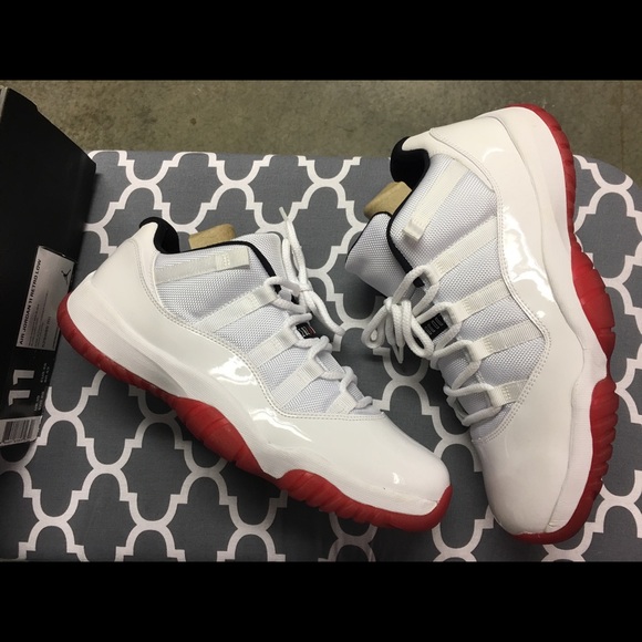 Jordan Retro 11 Lows Tuxedo & Red Bottoms size 11 - Picture 3 of 3
