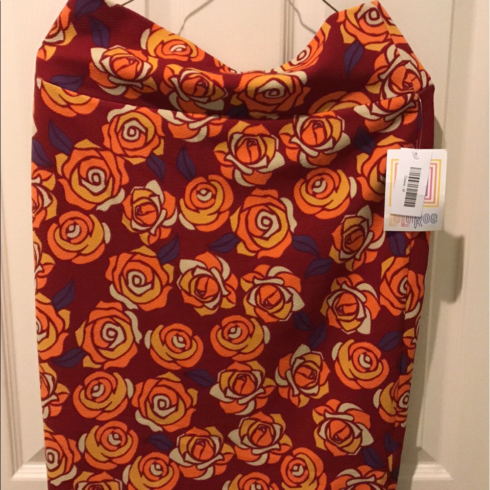 LuLaRoe Burgundy and Orange Roses M Cassie BNWT