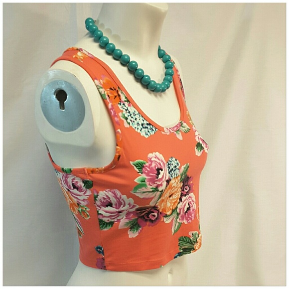 AMBIANCE APPAREL, NEW Crop Top, size Medium - Picture 2 of 8