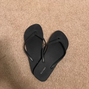 Old Navy flip flops !