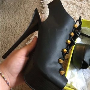 Black and gold heels .NEVER WORN!