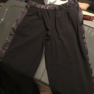 Lululemon pants with satin detail in the sides