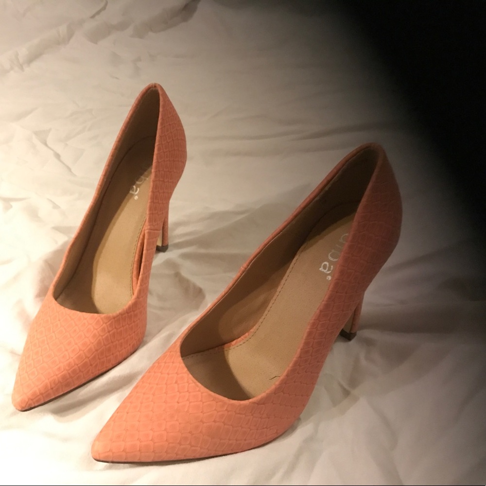 Spring fling coral shoes by Diba