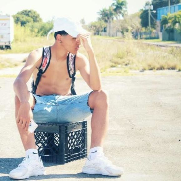 Meet your Posher, Carlos - Picture 1 of 1