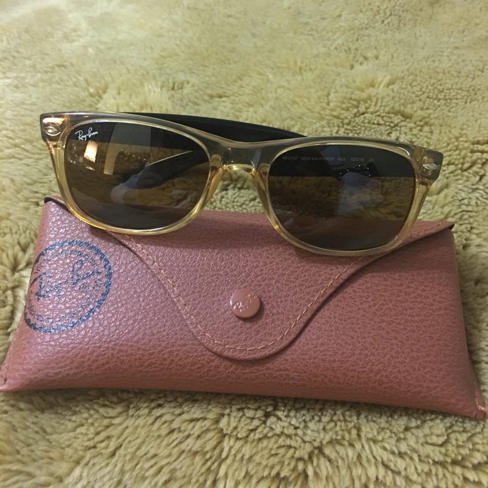 Ray-Ban 2132 "New Wayfarer" Size 52.