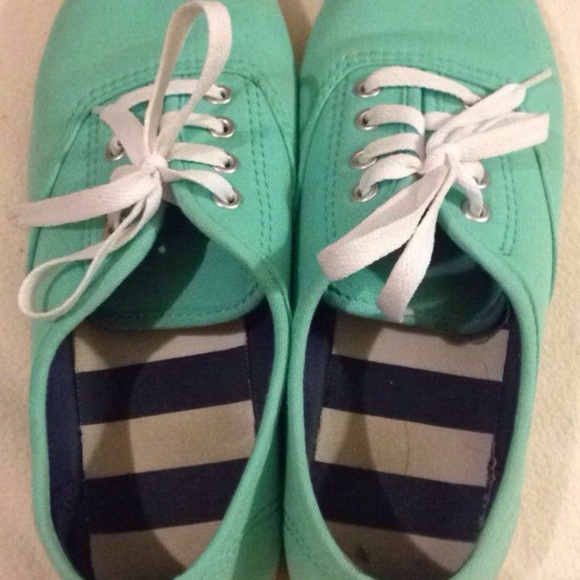 Shoes - Picture 2 of 4