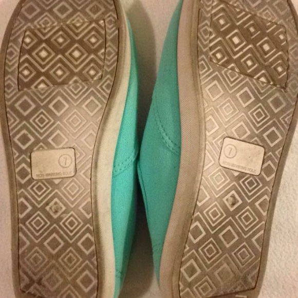 Shoes - Picture 4 of 4