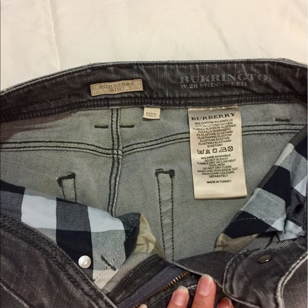 ❌SOLD❌Burberry Skinny Zippers Ankles Jeans
