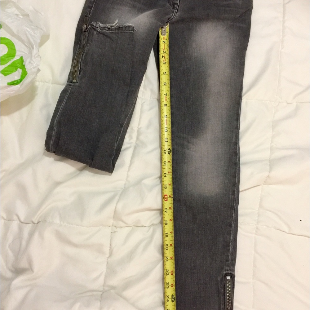❌SOLD❌Burberry Skinny Zippers Ankles Jeans - Picture 4 of 5