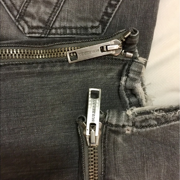 ❌SOLD❌Burberry Skinny Zippers Ankles Jeans - Picture 3 of 5