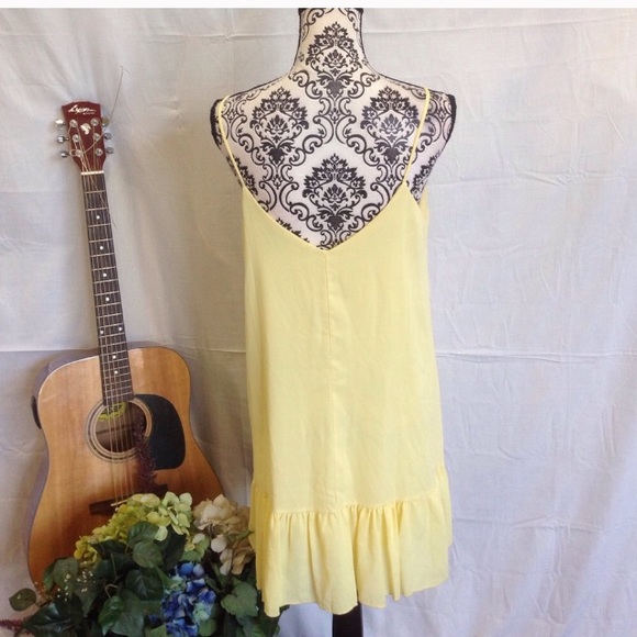 ⭐️SOLD⭐️Canary Fit & Flare Summer Dress - Picture 3 of 4