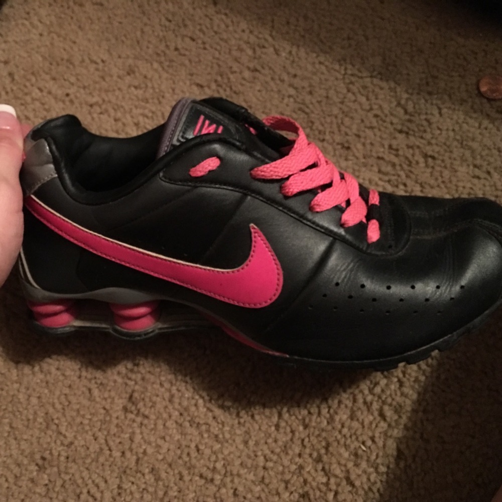 Black and pink Nike shox