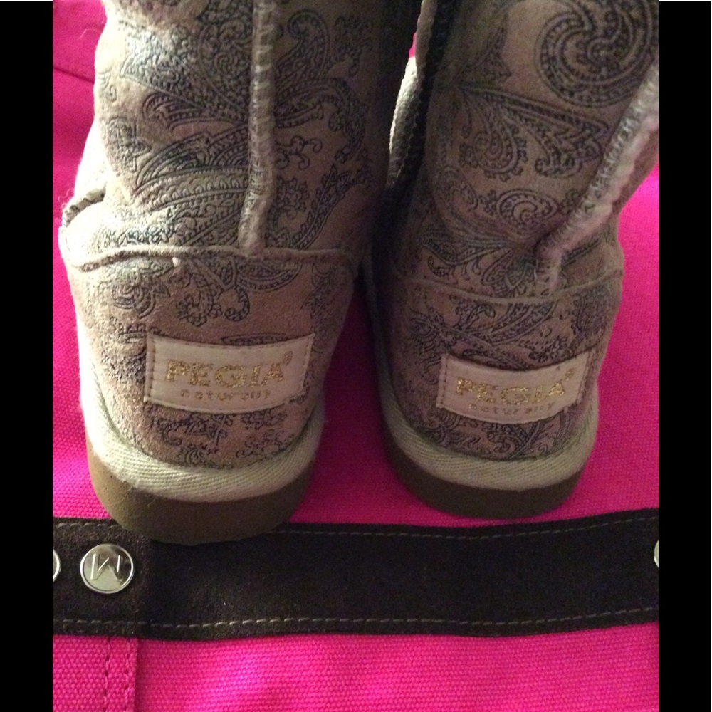 Authentic Pegia Sheepskin Boots