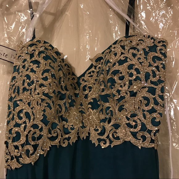 Prom dress!! 👗 - Picture 5 of 8