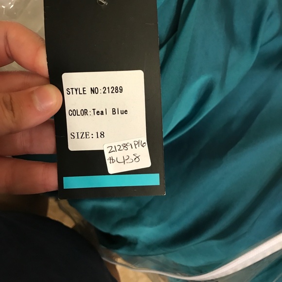 Prom dress!! 👗 - Picture 7 of 8