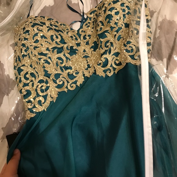 Prom dress!! 👗 - Picture 8 of 8