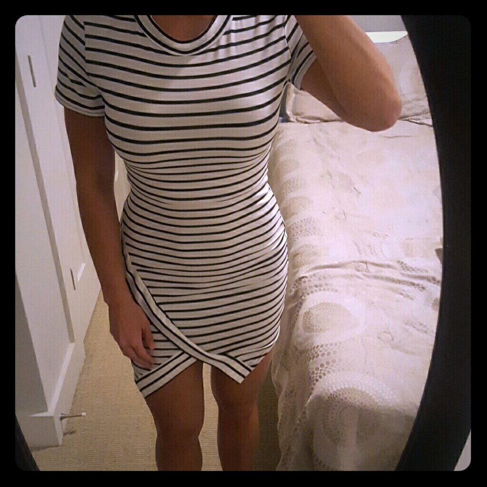 Short sleeve asymmetrical slit stripe dress