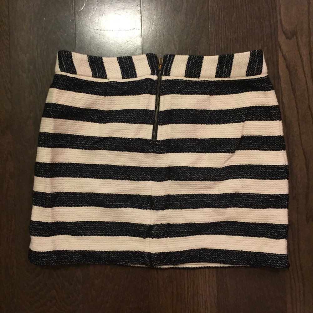❌SOLD❌Forever 21 Striped Navy and Cream Mini Skirt - Picture 4 of 5